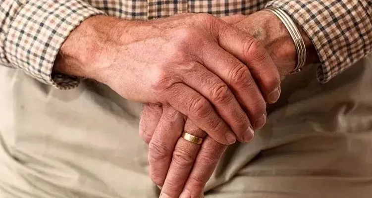 干細(xì)胞治療帕金森病迎新突破：磁力導(dǎo)航細(xì)胞精準(zhǔn)修復(fù)大腦